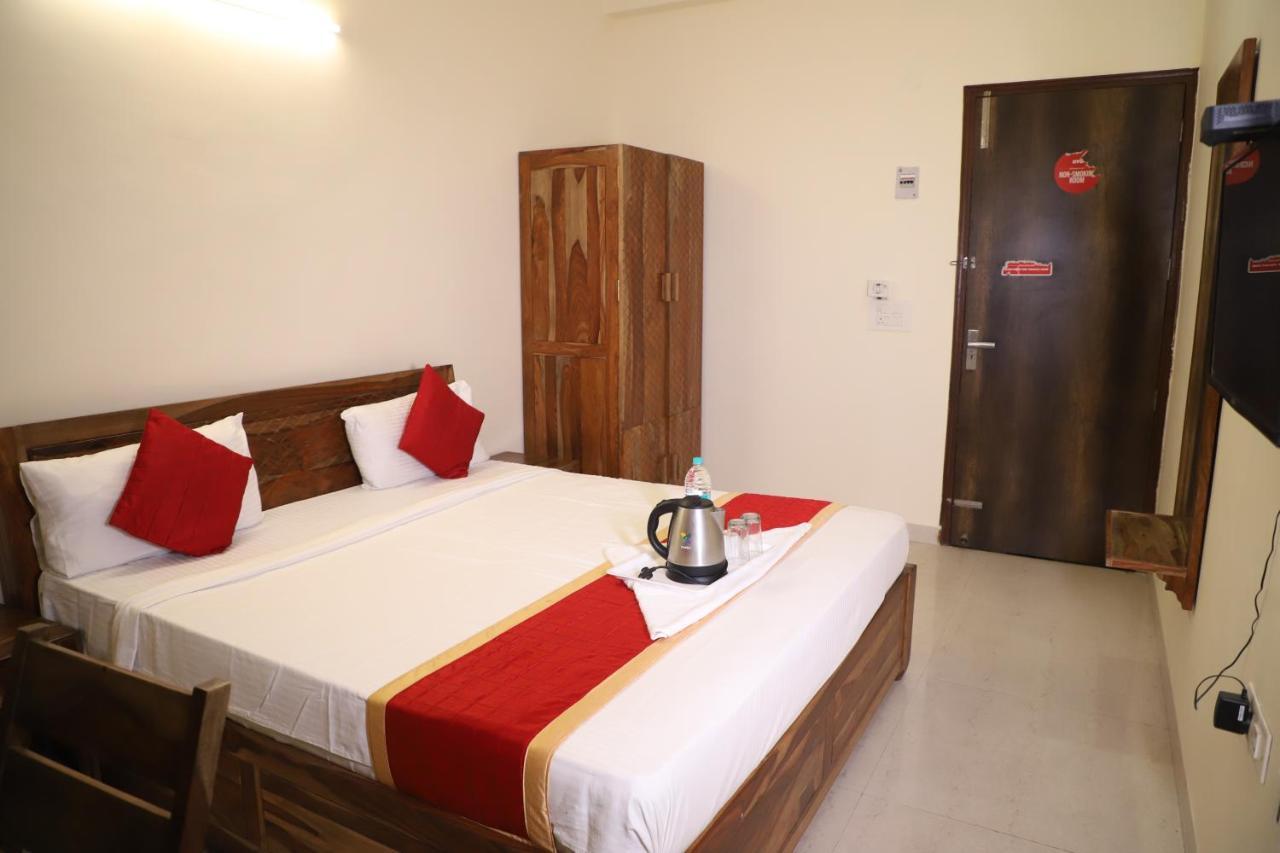 Hotel The York - Couple-Unfriendly Hotel Noida Exterior foto