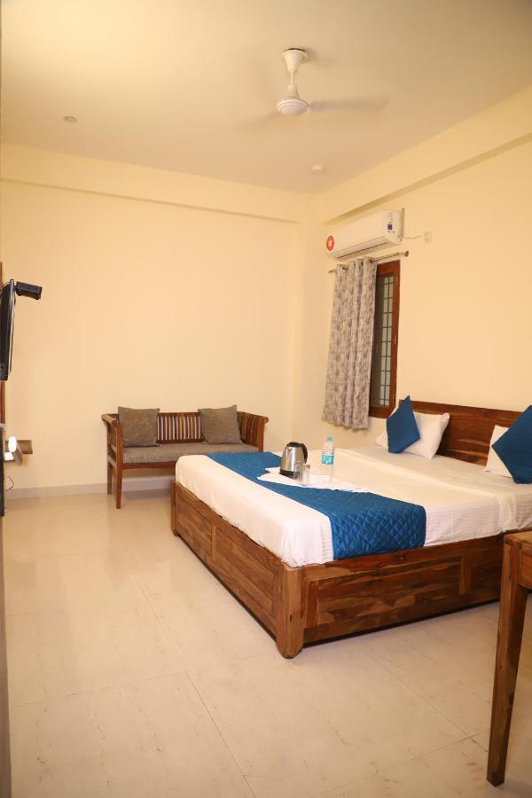 Hotel The York - Couple-Unfriendly Hotel Noida Exterior foto