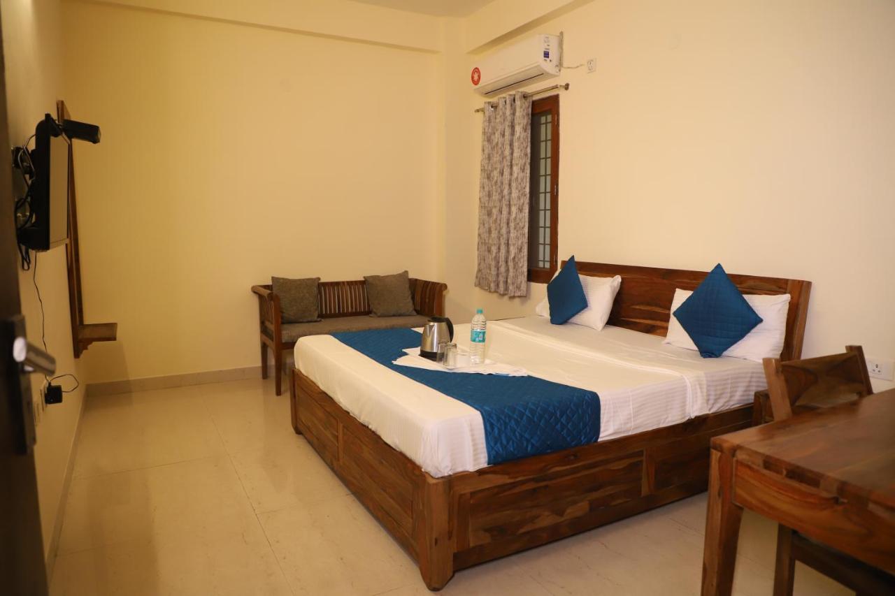 Hotel The York - Couple-Unfriendly Hotel Noida Exterior foto