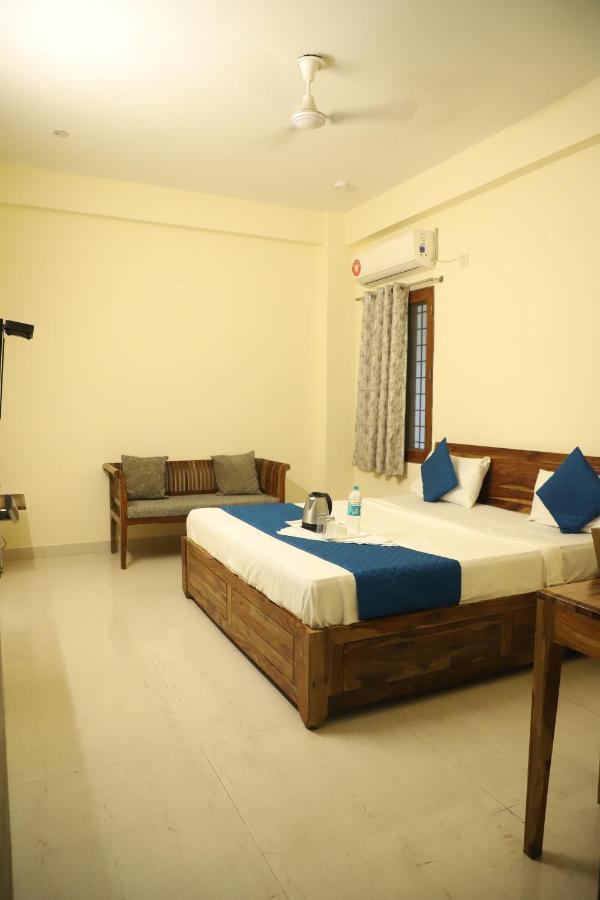 Hotel The York - Couple-Unfriendly Hotel Noida Exterior foto