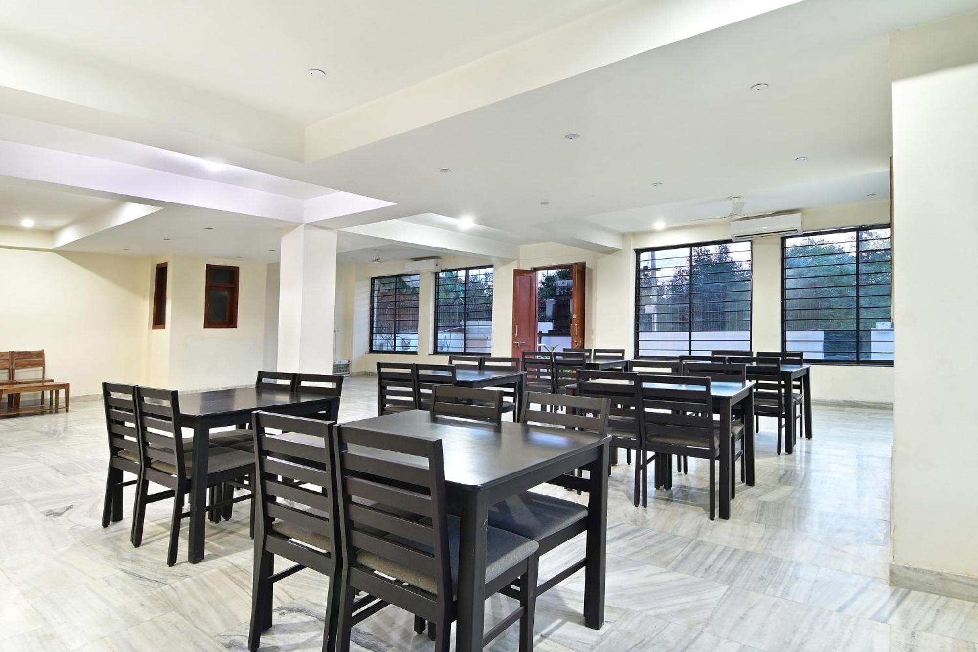 Hotel The York - Couple-Unfriendly Hotel Noida Exterior foto