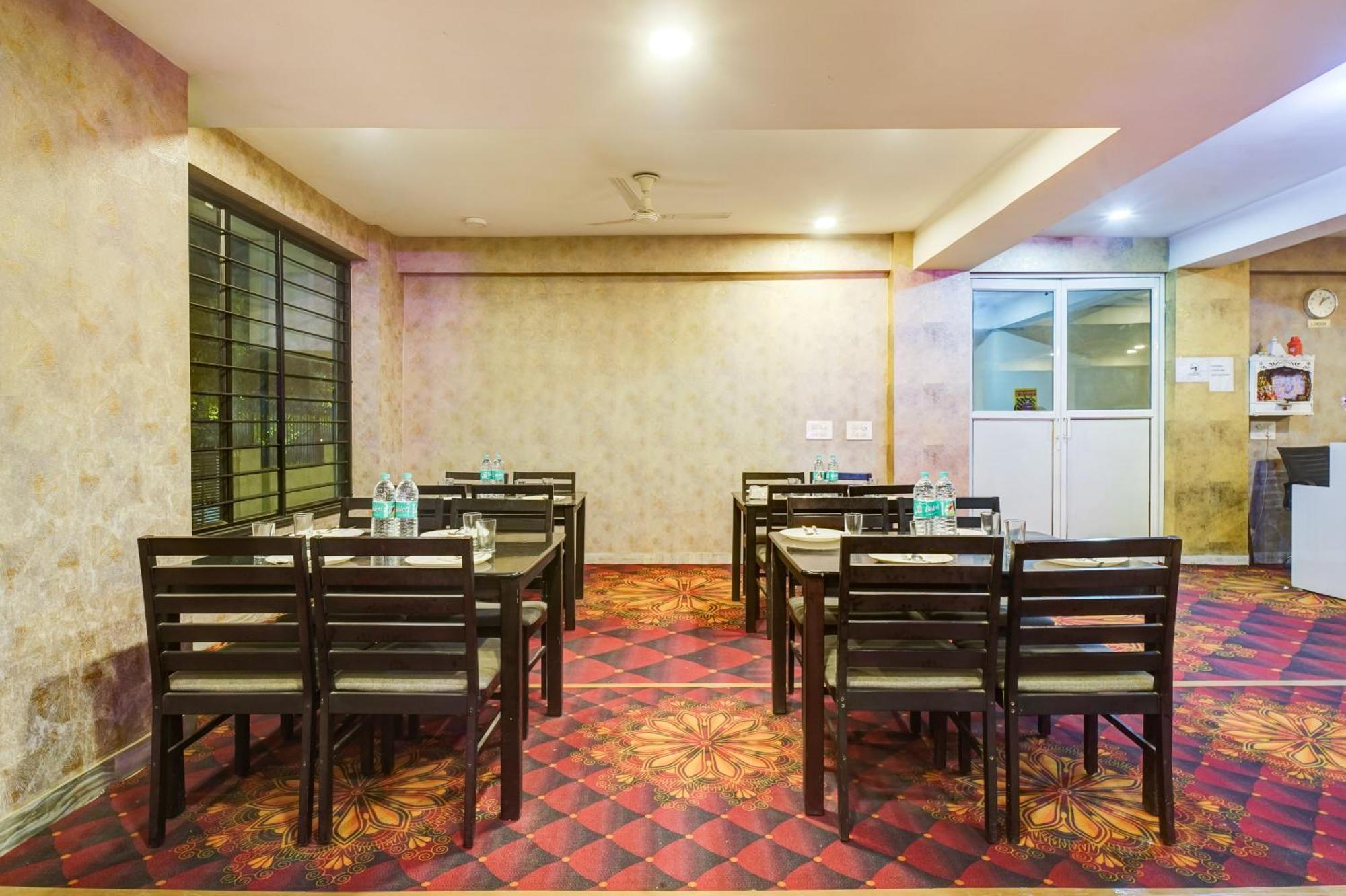 Hotel The York - Couple-Unfriendly Hotel Noida Exterior foto